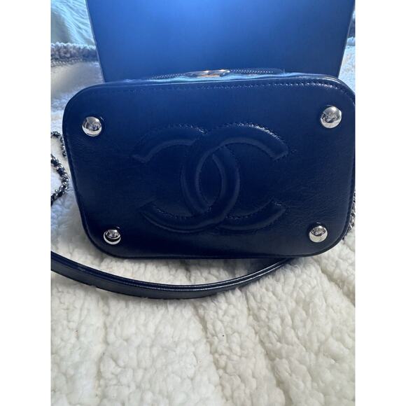 Authenticated Chanel Vanity Wicker Bag – Excellent Condition Rare Navy Blue - Picture 3 of 11